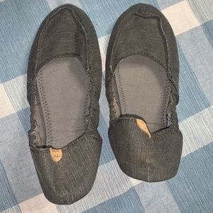 Size 9 Grey Sanuk Flats